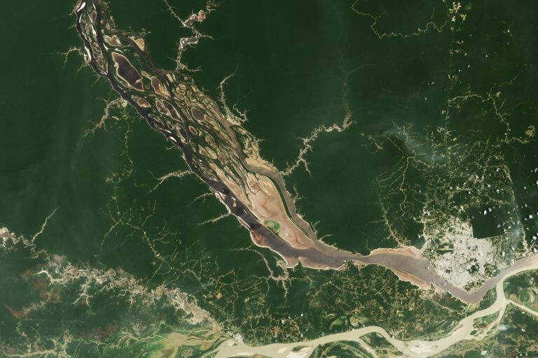 Foto satelital del Río Negro en período de sequía 2023